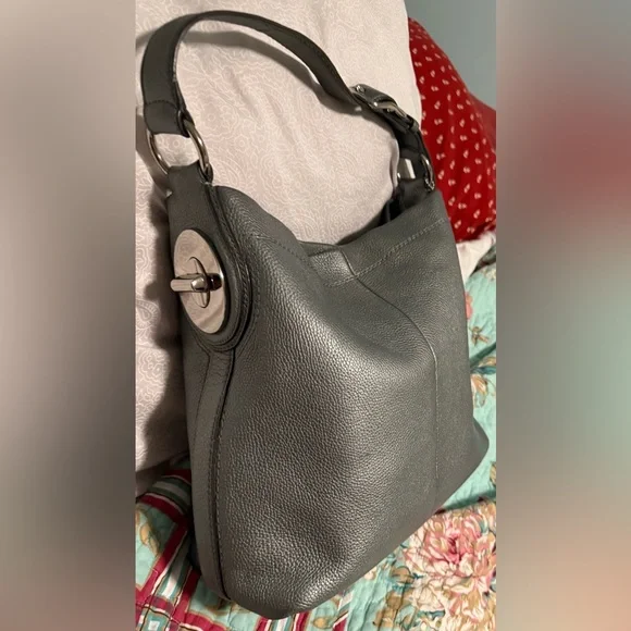 Coach Metallic Gray Leather Hobo Shoulder Bag! KISS Locks on each side 😍 - Picture 2 of 6